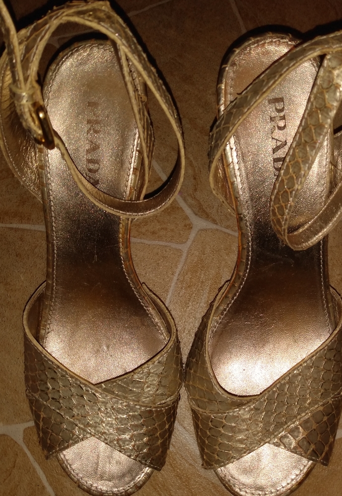 Authentic Prada Golden 👠 size 8-8.5